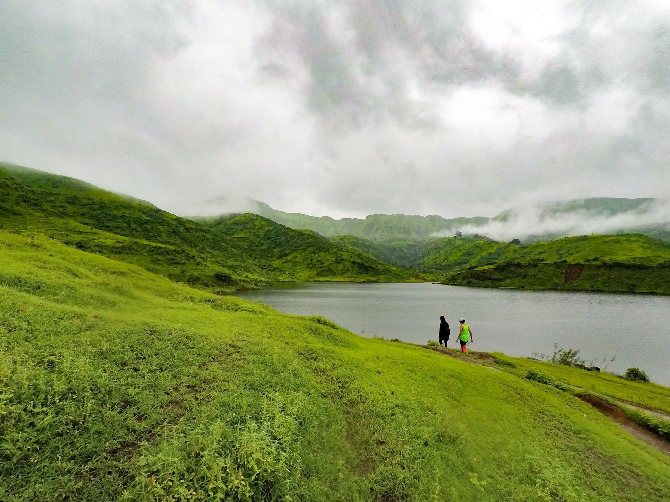 diksal waterfall trek