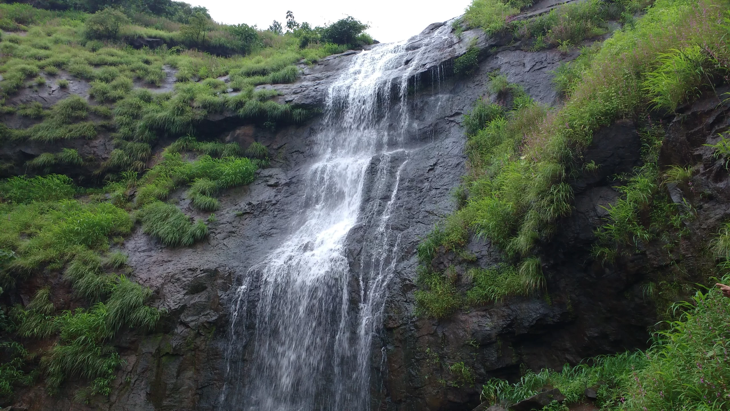 diksal waterfall trek